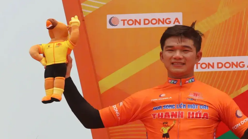 Sau khi té ngã, cua rơ Nguyễn Văn Bình chia tay Cúp truyền hình TP.HCM