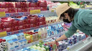 Sữa nguyên kem hay sữa ít béo?