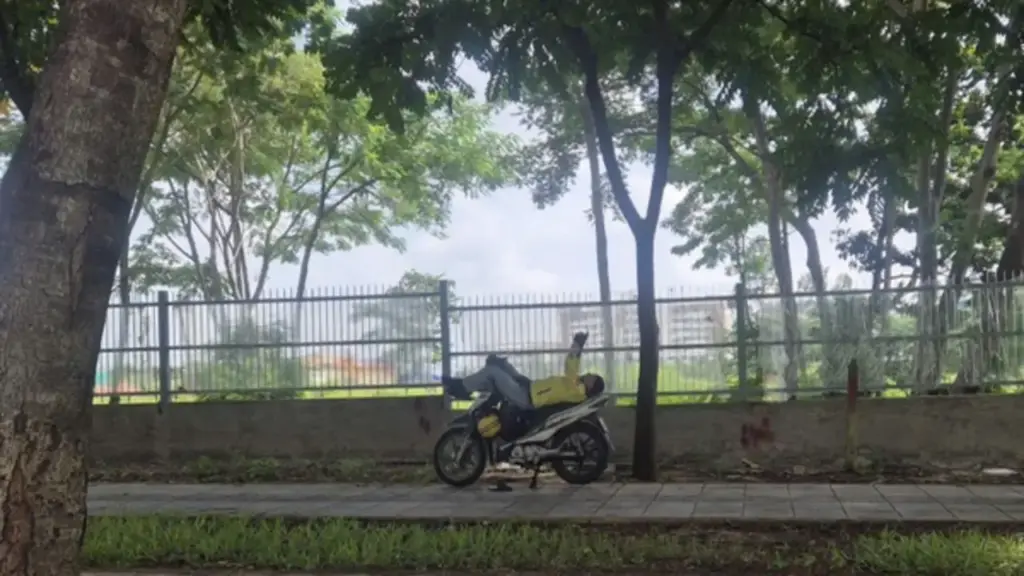 Tài xế công nghệ tắt app trốn cái nắng nóng gay gắt