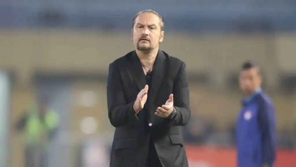 Thể Công Viettel hòa nghẹt thở SLNA trên sân Vinh, níu kéo cơ hội đua vô địch V-League