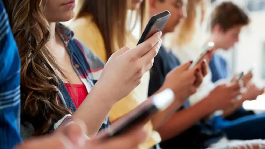 Thêm một quốc gia cấm trẻ em sử dụng mạng xã hội