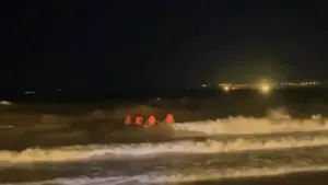 Tìm kiếm nam sinh mất tích tại bãi biển Quy Nhơn