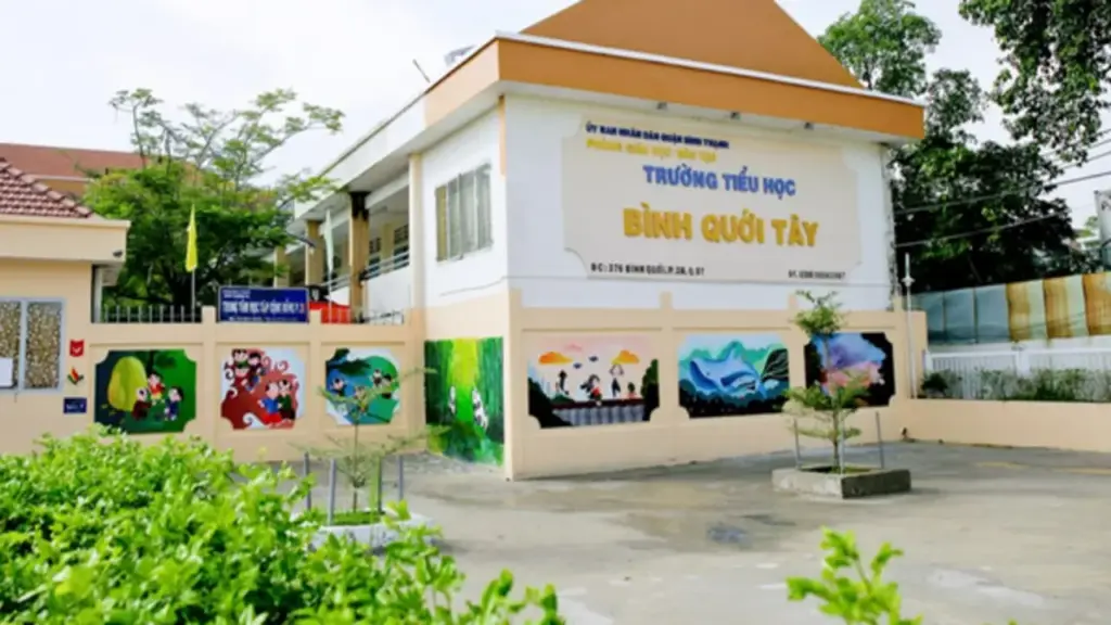 TP.HCM: 116 học sinh nghi bị ngộ độc thực phẩm tại Trường tiểu học Bình Quới Tây