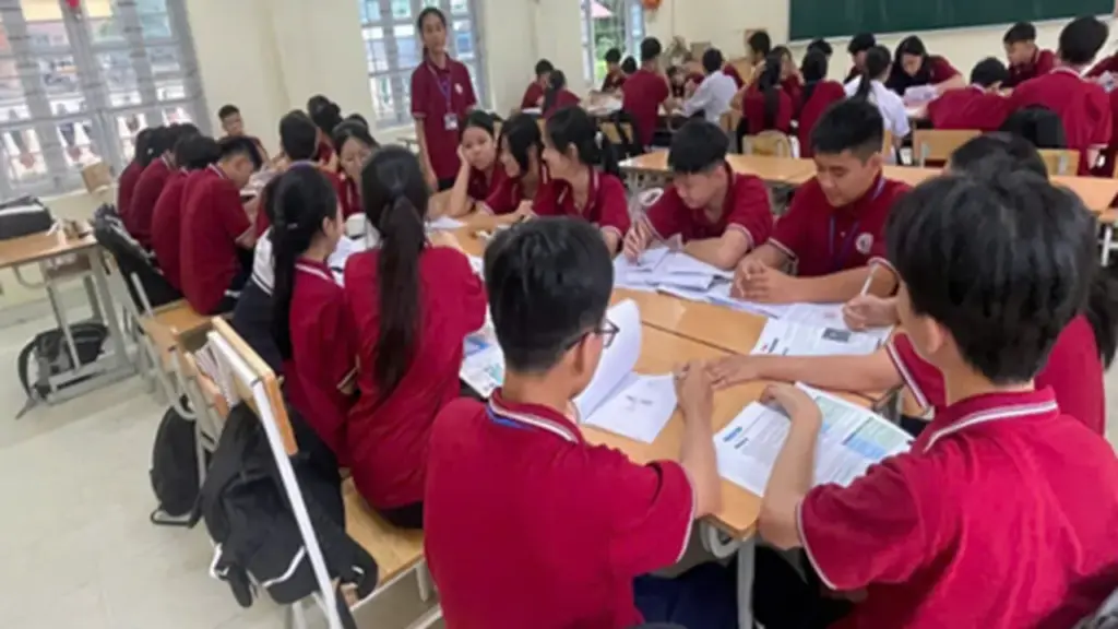 Tranh cãi việc nhà trường yêu cầu học sinh phải quay video tự học mỗi ngày?