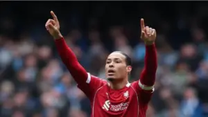 Van Dijk xin lỗi người hâm mộ Liverpool sau 'thảm họa' ở cúp FA