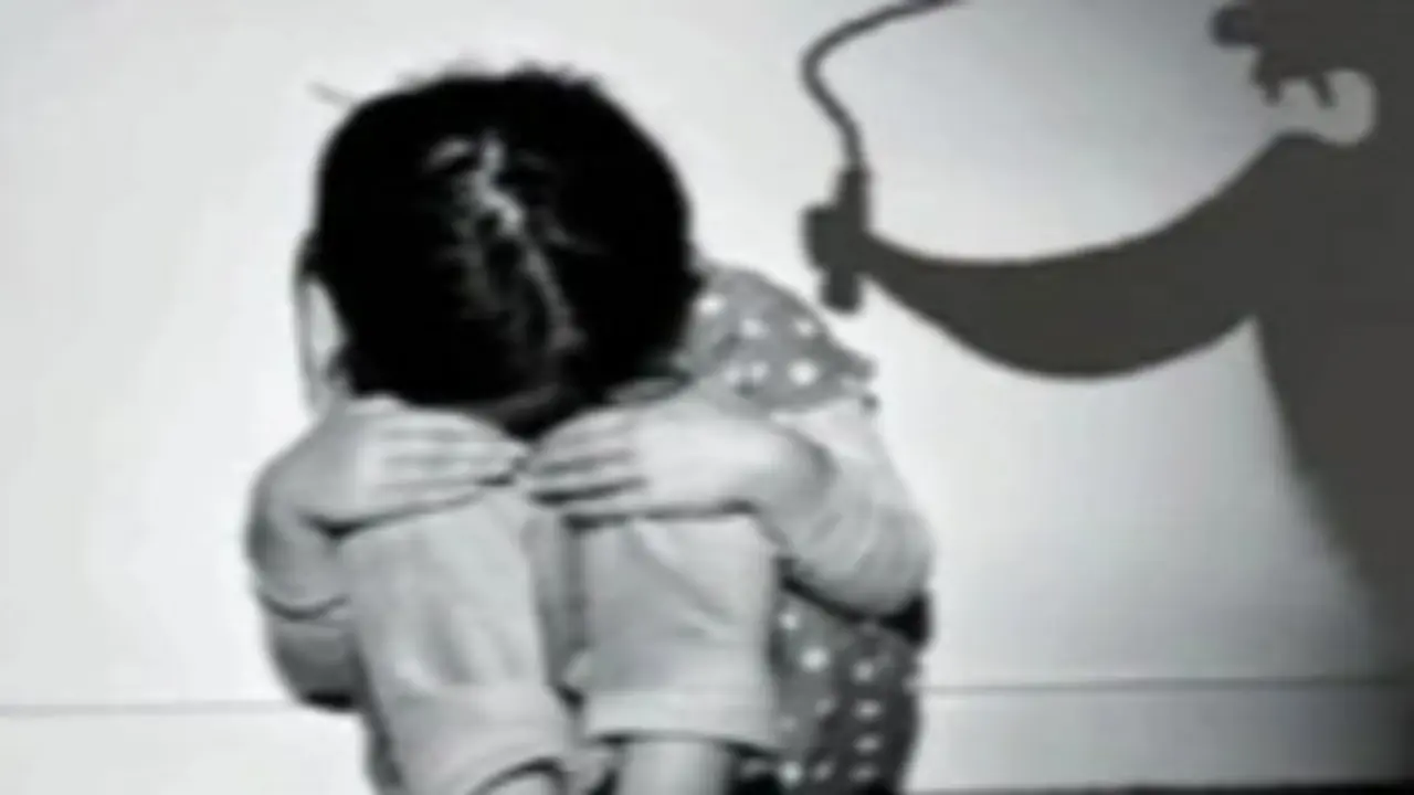 Vụ phụ huynh đánh học sinh 10 roi: Kiểm điểm hiệu trưởng, giáo viên