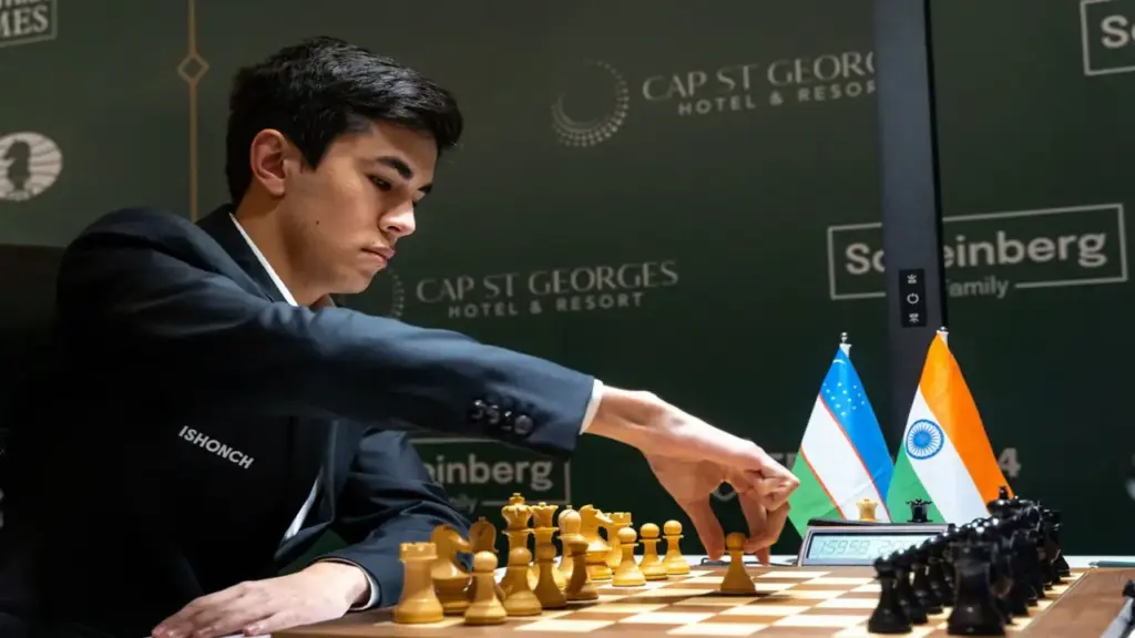 Vượt mặt Carlsen, kỳ thủ trẻ Sindarov thiết lập kỳ tích vô tiền khoáng hậu