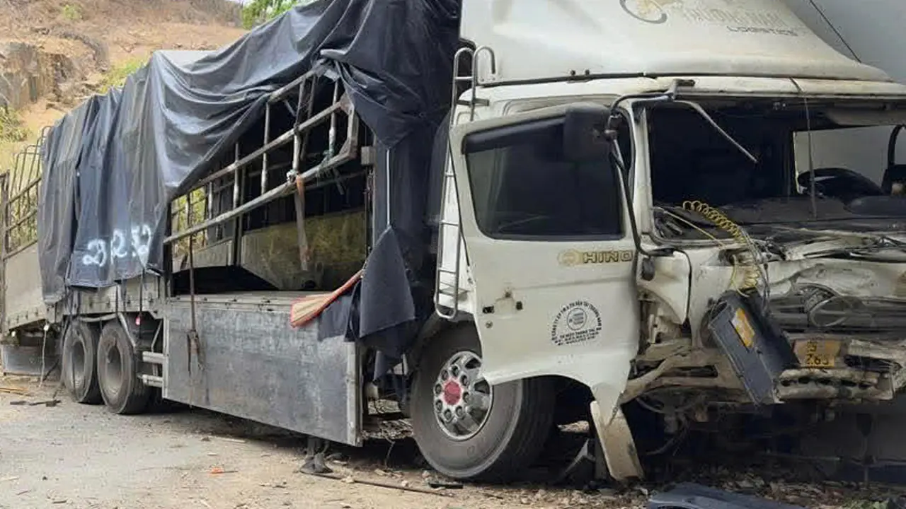 Xe tải lao từ núi cao vào nhà ăn công nhân, 3 người chết